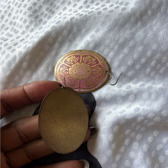 Vintage medallion style Earrings - Picture 2 of 4